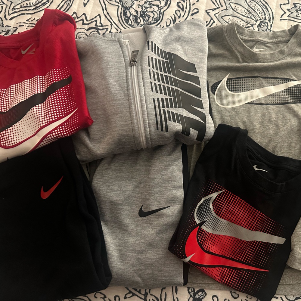 Boys size 7 Nike lot